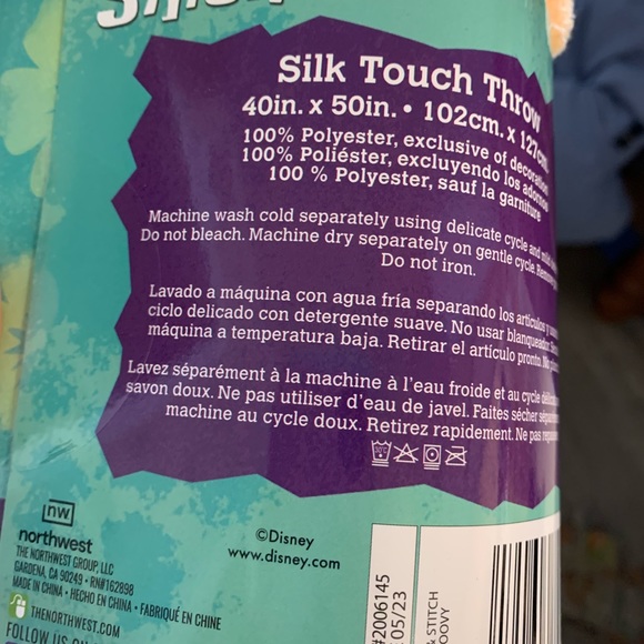 NWT Lilo & Stitch Silk Touch Throw Blanket 40in × 50in - Picture 9 of 11